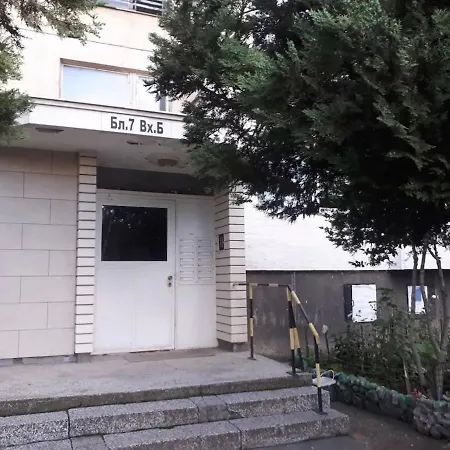 Проживание в семье Tulips - Guest Close To The Airport, Free Street Parking *