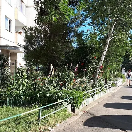 Accommodatie bij particulieren Tulips - Guest Close To The Airport, Free Street Parking Sofia