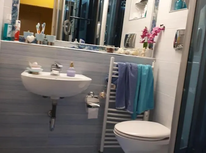 בית אירוח Tulips - For Travelers, Close To The Airport, Transport Possible